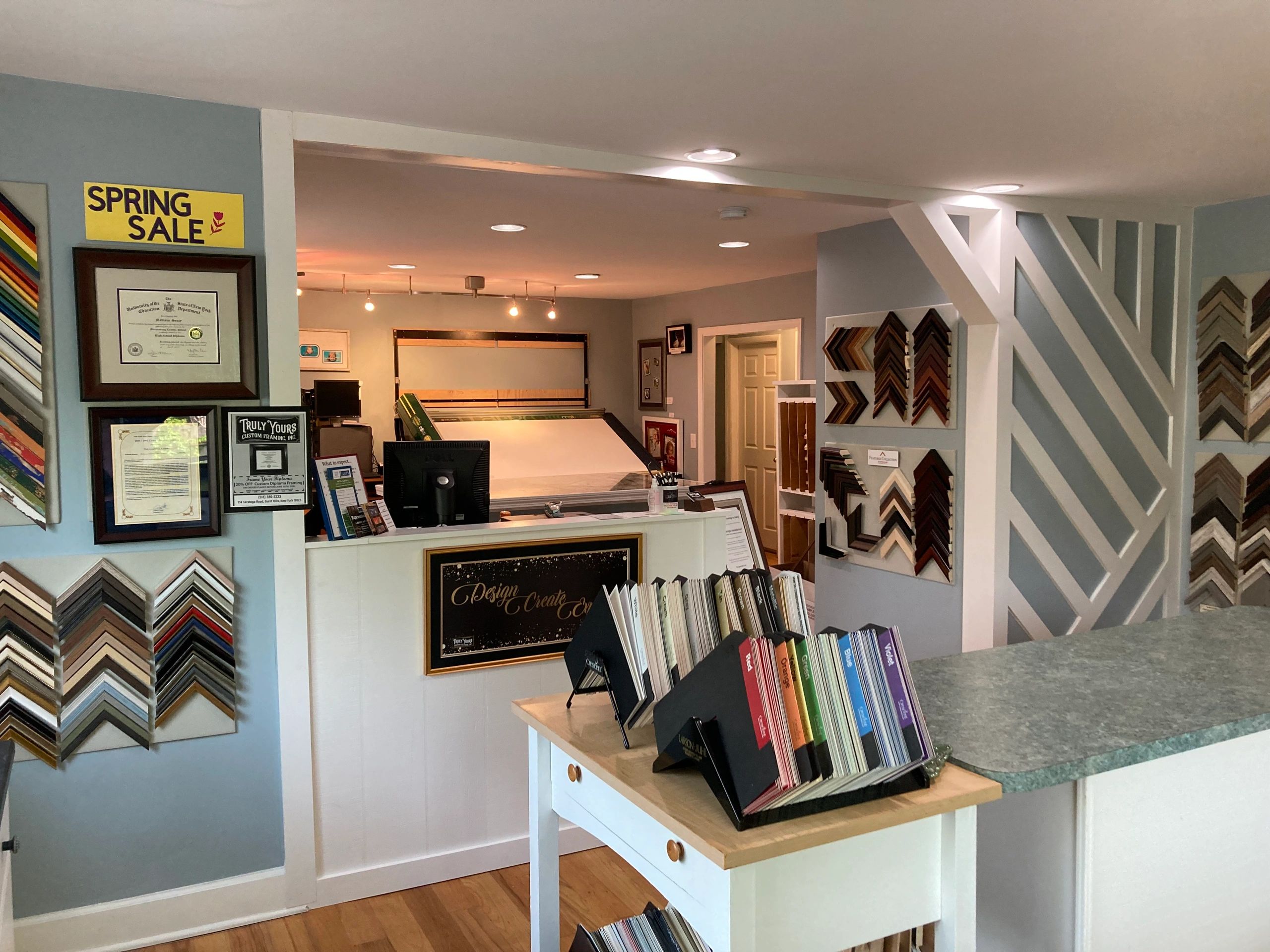 Picture frame store outlet